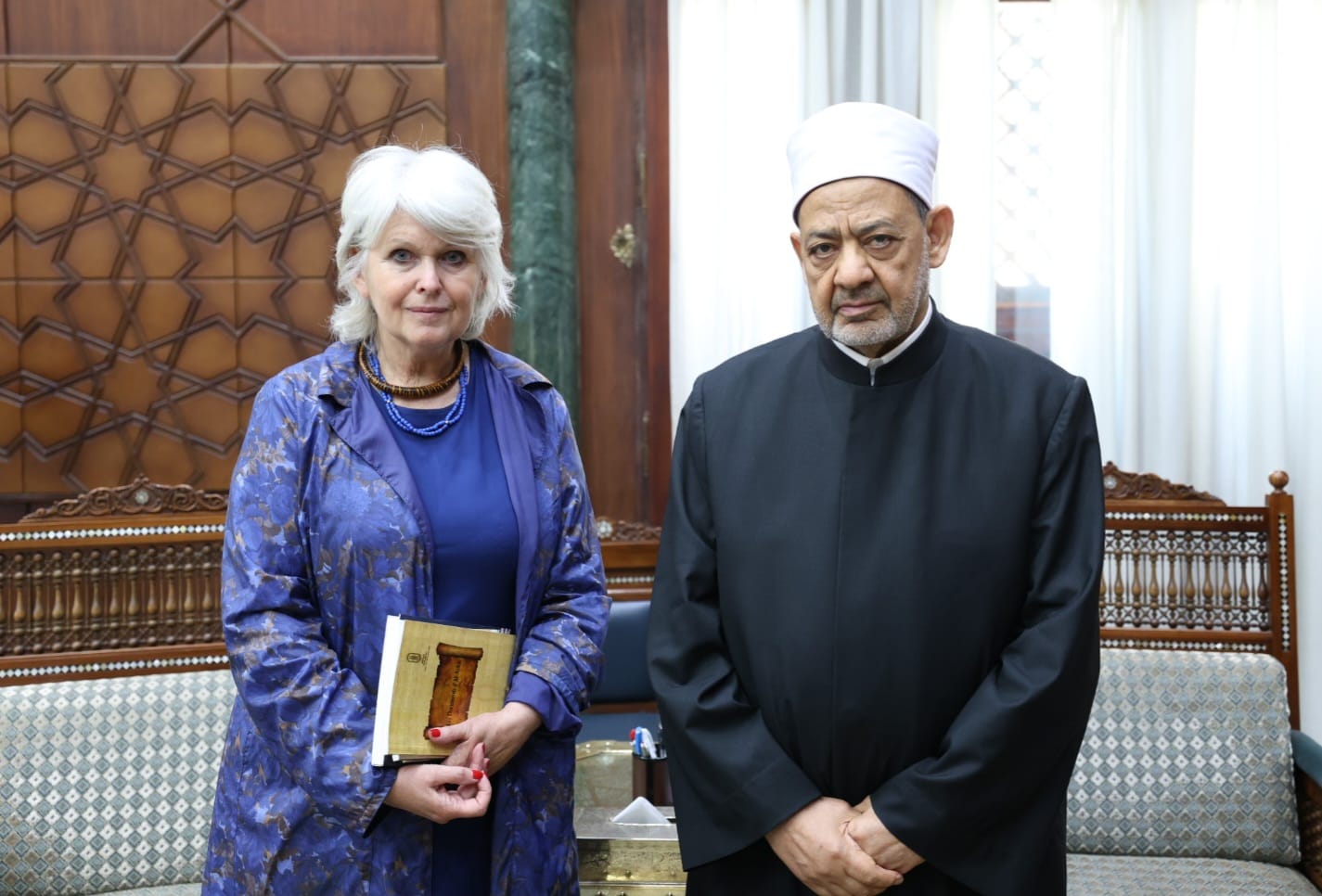 شيخ الأزهر يستقبل السفيرة الفرنسية المعنية بحقوق الإنسان ويؤكد: لا بد من توافق عالمي حول مفهوم حقوق الإنسان واحترام الخصوصية الثقافية والدينية للشعوب